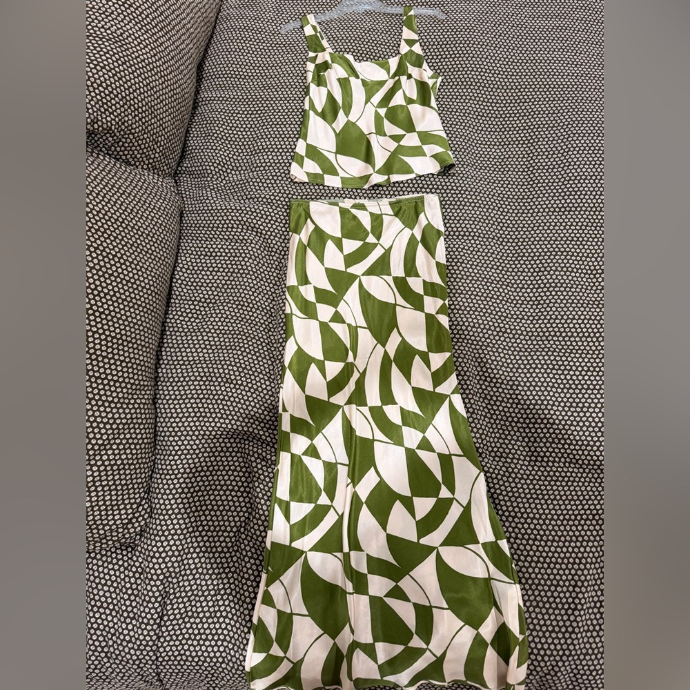 Green and White Geometric Two-Piece Set